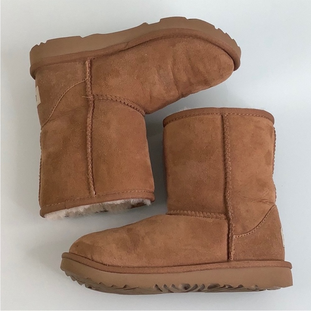 UGG Classic Short II Shearling ankle boots youth size 4.5 big girl EUC